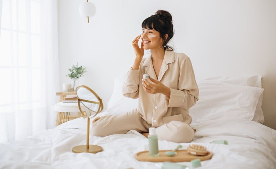 A young woman doing her skincare routine​